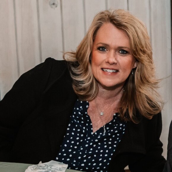 Meet your Posher, Lynn - Picture 1 of 1